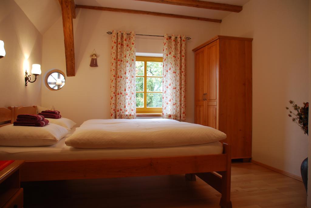 Farm Stay Rotovnik - Plesnik 슬로벤 그라데츠 객실 사진
